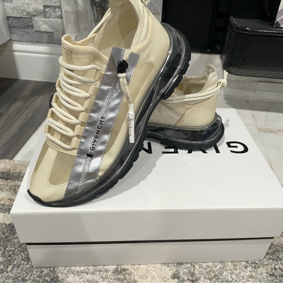 Givenchy Spectre Sneakers - Picture 1 of 13